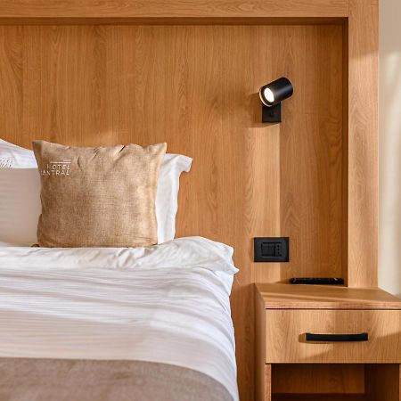 Hotel Central Pascani Экстерьер фото