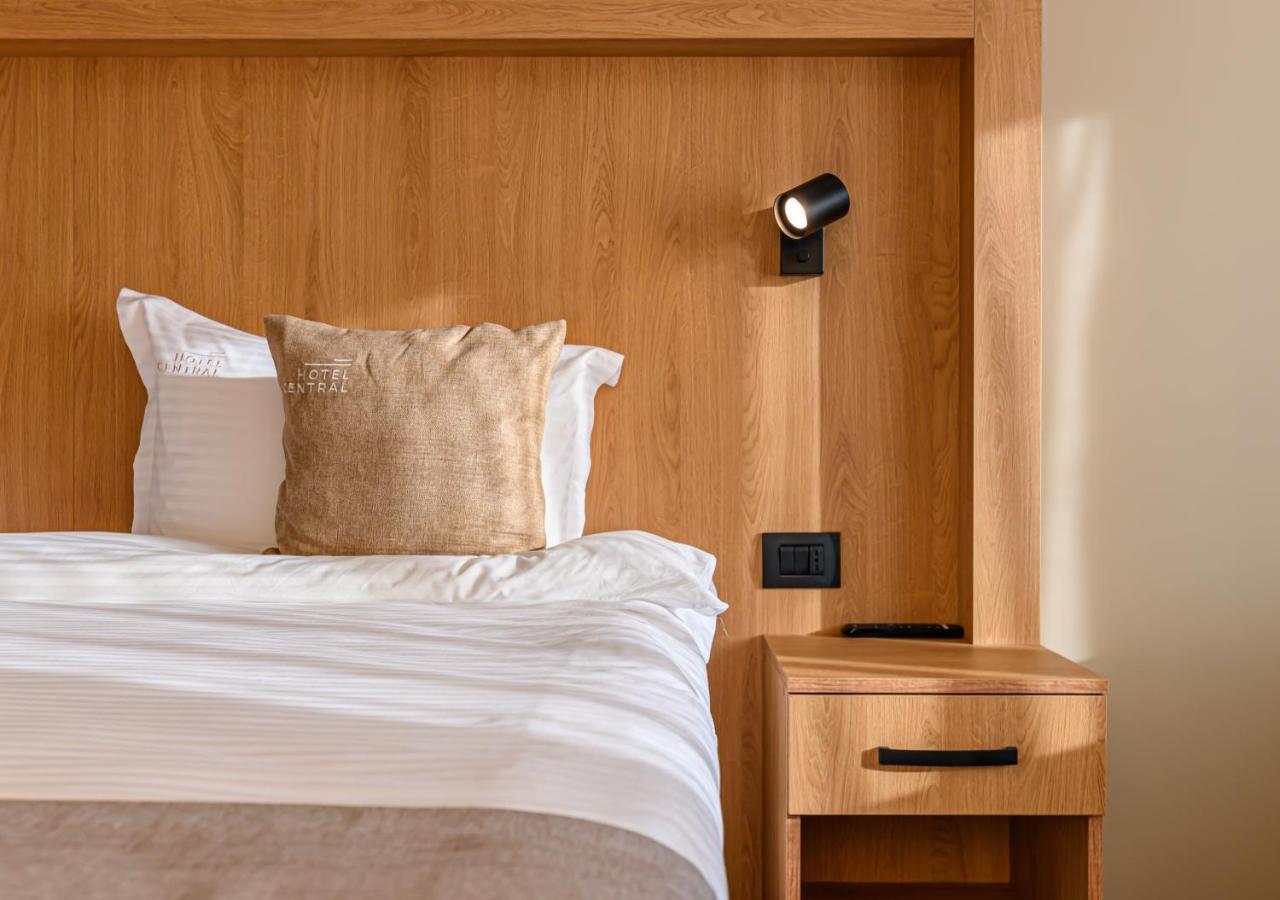 Hotel Central Pascani Экстерьер фото